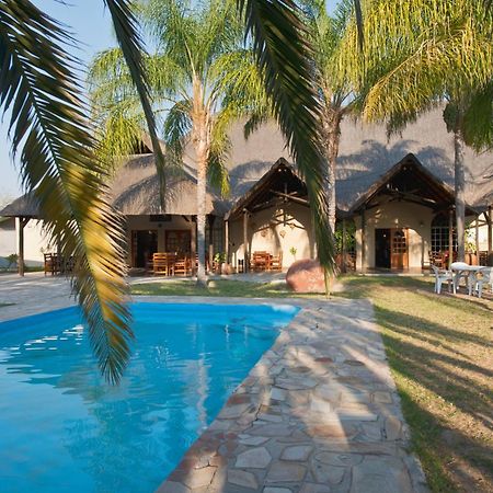 Oshakati Country Hotel Exterior photo