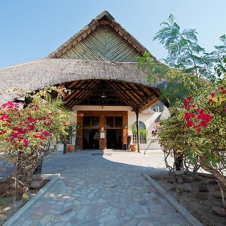 Oshakati Country Hotel Exterior photo