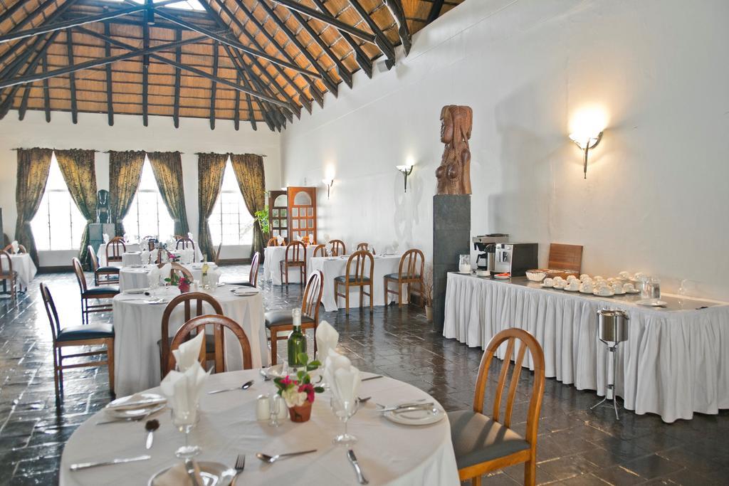 Oshakati Country Hotel Exterior photo