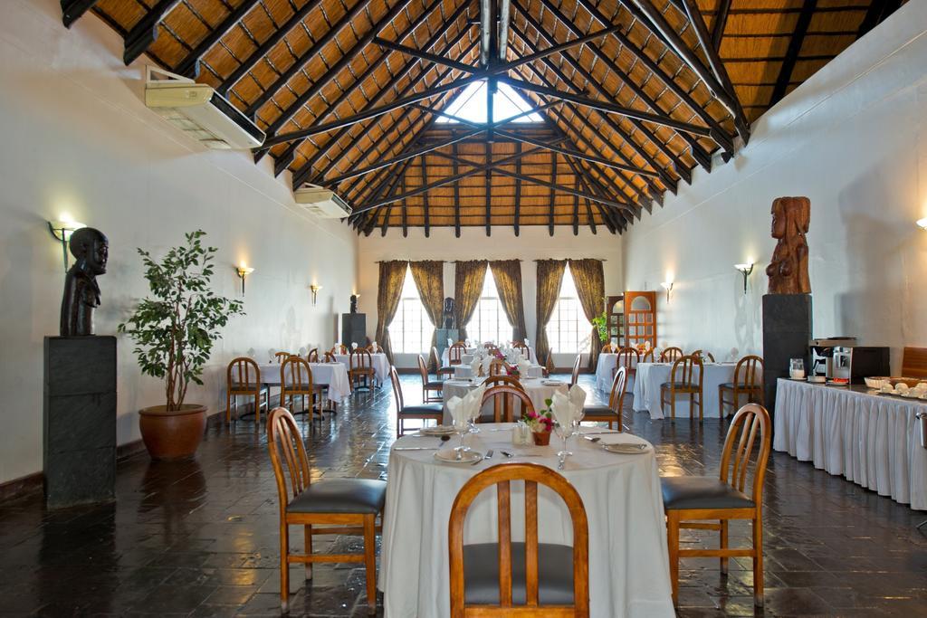 Oshakati Country Hotel Exterior photo