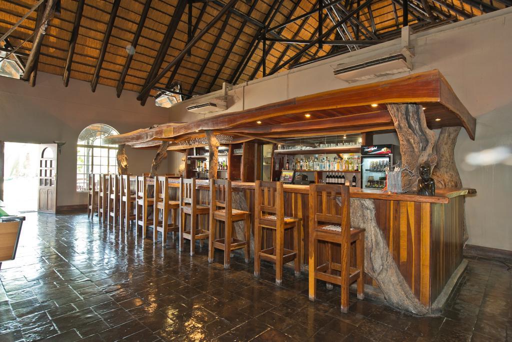 Oshakati Country Hotel Exterior photo