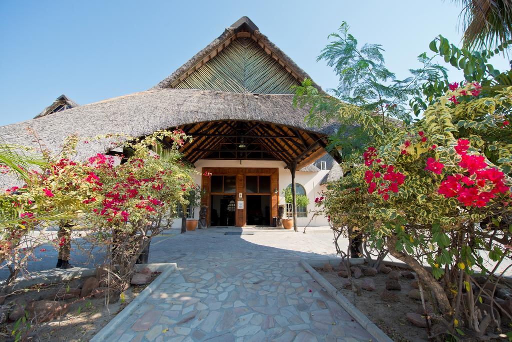 Oshakati Country Hotel Exterior photo