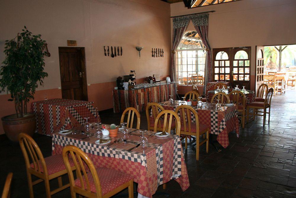 Oshakati Country Hotel Exterior photo